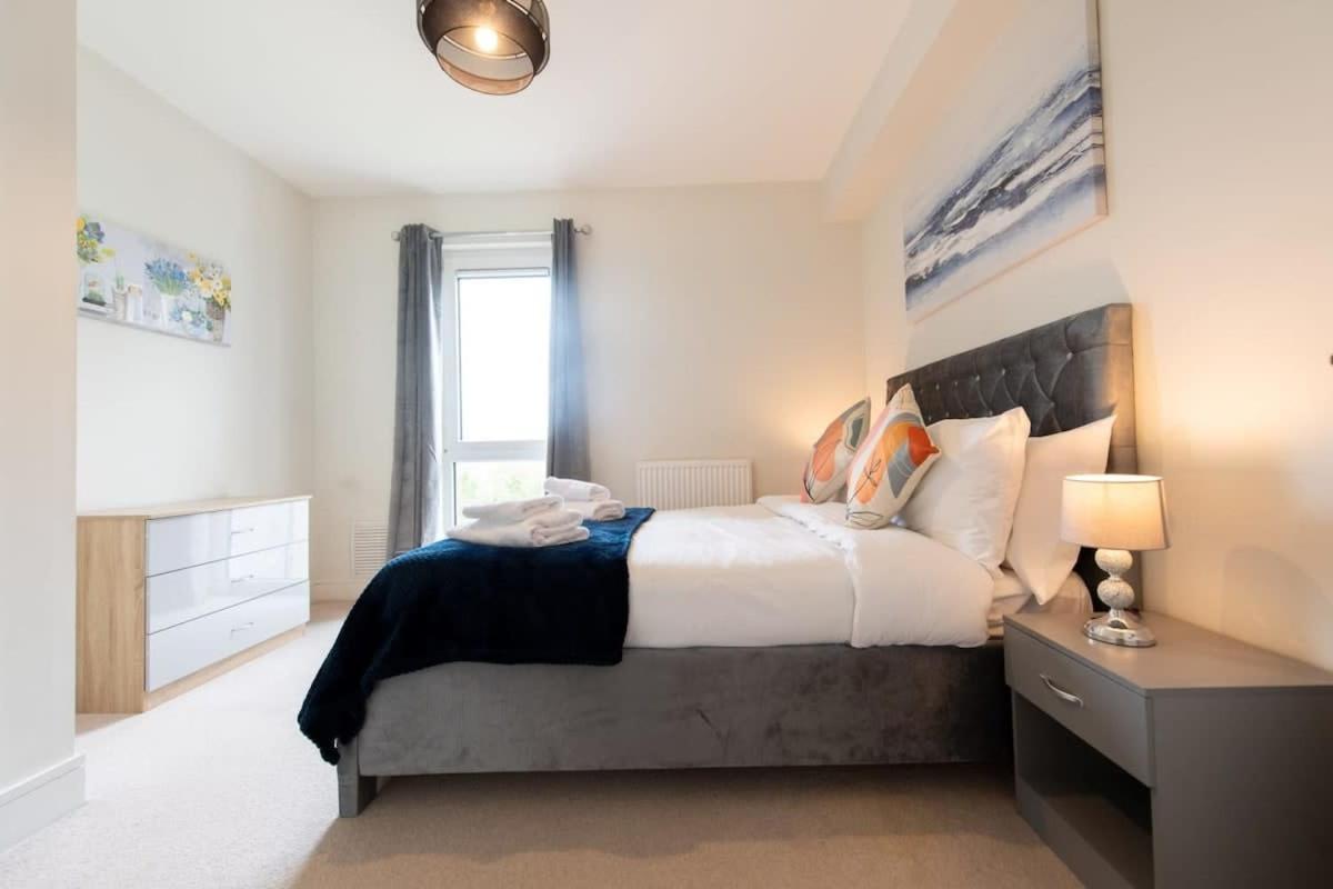 Fantastic 1 Bed Apartment In Crawley Экстерьер фото