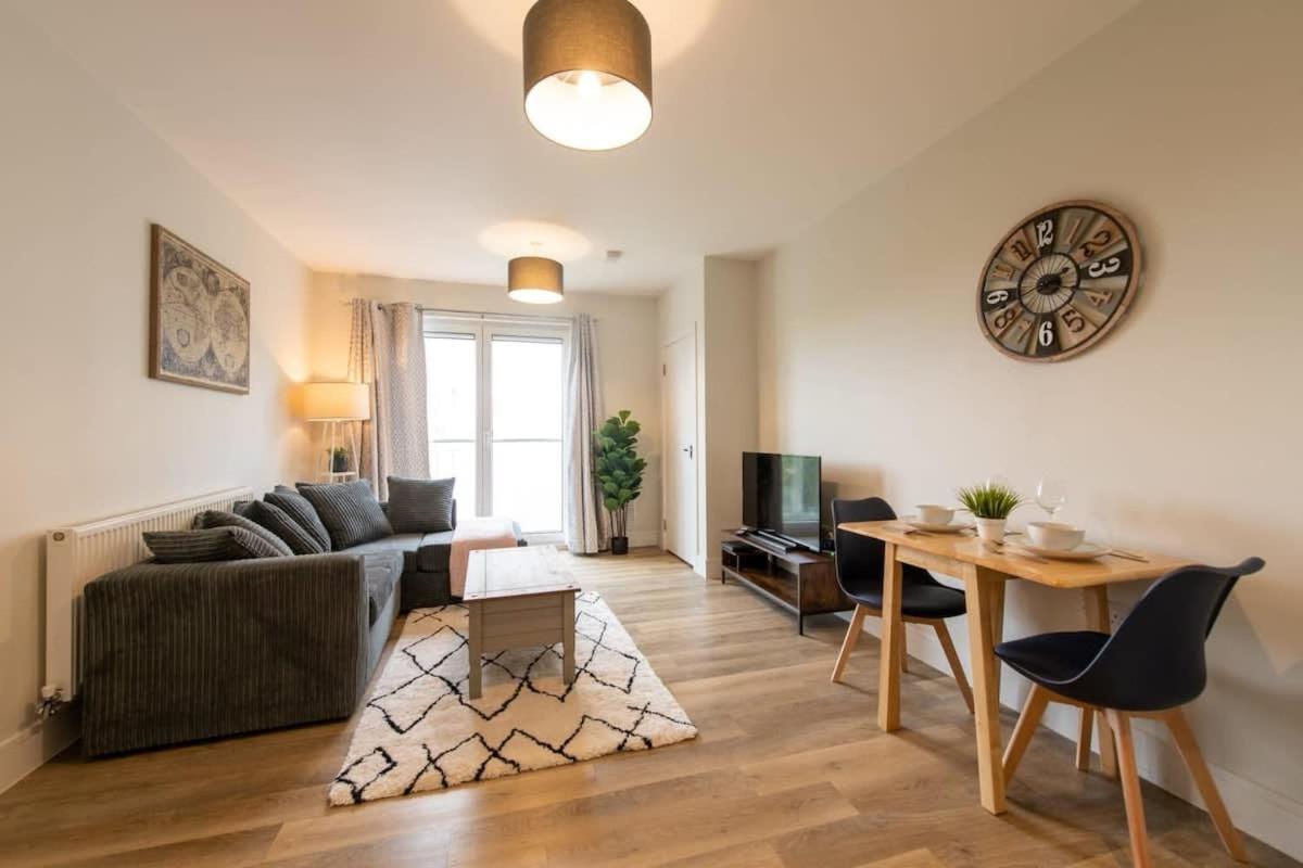 Fantastic 1 Bed Apartment In Crawley Экстерьер фото